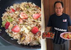 Nasi goreng campur strawberry