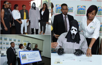 penerima hadiah pake topeng