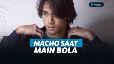 seleb cowok saat main bola