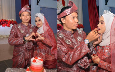 candid di pesta pernikahan