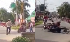 Polisi jatuh tersungkur saat  tertabrak motor