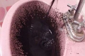 Air di Venezuela berwarna hitam