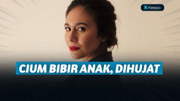 Artis cium anak di bibir