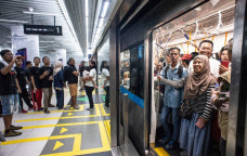 Menggunakan MRT