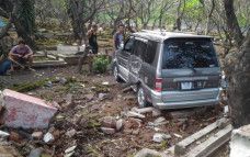 Viral Mobil Mitsubishi Kuda Berada di Tengah Pemakaman!