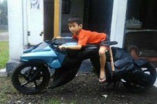 Modifikasi motor mirip Batpod