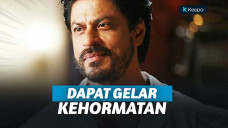 Shahrukh Khan mendapatkan gelar doktor