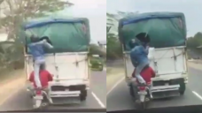 Komplotan bajing loncat mencuri sembako disiang hari dari belakang truk