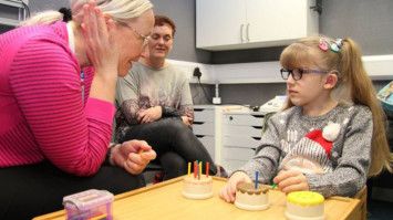 Gadis ini alami tuli total