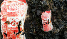 Sampah coca cola masih awet