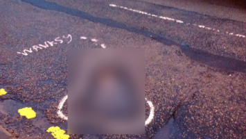 Protes Unik! Gambar Penis di Jalan Berlubang Paksa Pihak Berwenang Ambil Tindakan
