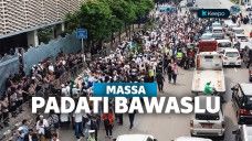 Massa Demo Eggi dan Kivlan Padati Kantor Bawaslu