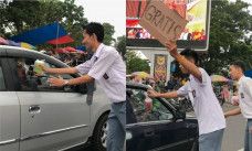 Ungkapkan Rasa Syukur Dengan Bagi-Bagi Takjil