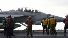 Gabut! Pilot Angkatan Laut Amerika Gambar Mr. P di Langit dengan Pesawat