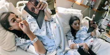 Demi Terlihat Cantik di Foto, Perempuan-Perempuan Ini Rela Repot-Repot Pakai Makeup Sebelum Melahirkan