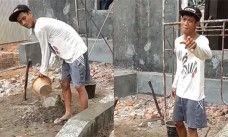 tukang bangunan sedang bernyanyi