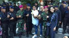 Artis-artis mendukung TNI-Polri