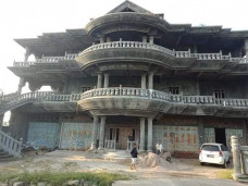 Rumah mewah ditelantarkan
