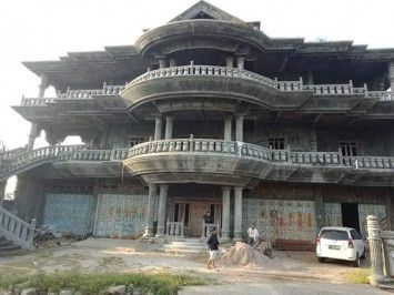 Rumah mewah ditelantarkan