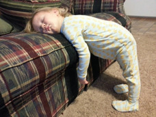 Ilustrasi bocah tertidur