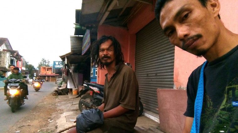 Persahabatan dengan temannya yang gila