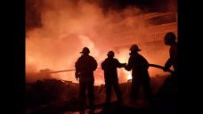 Aksi heroik tim damkar.