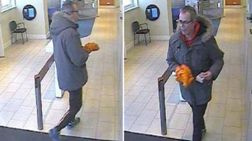 Cerdik! Seorang Pria Rampok Bank setelah Ancam Teller Hanya dengan Pisang