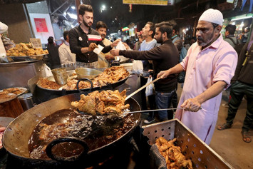 ilustrasi penjual gorengan