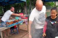 Bule jualan ayam bakar