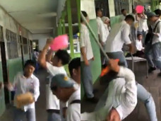 Anak IPS heboh di lorong sekolah