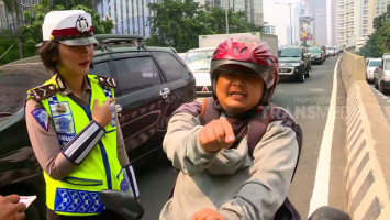 Pria ditilang masuk JLNT