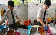 Pelajar bantu ibu kantin