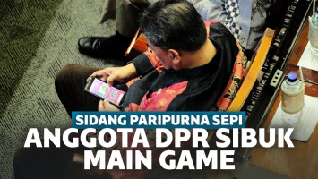 Anggota Dewan Sibuk Main Game Saat Rapat Paripurna DPR RI