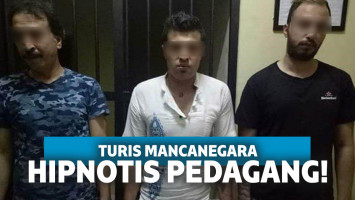 Turis hipnotis warga lokal