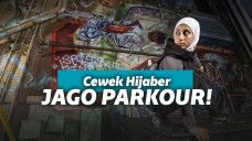 Hijaber bermain parkour
