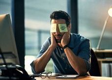 cara mengusir rasa bosan di kantor