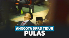 Waduh! Anggota DPRD Gerindra Tidur Pulas saat Pelantikan, Netizen: Ngantuk Habis Syukuran