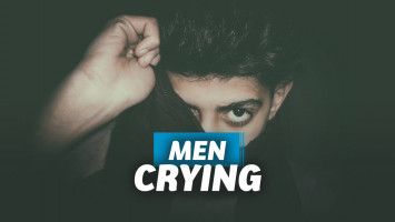 alasan pria menangis