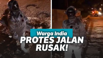 Protes jalan rusak