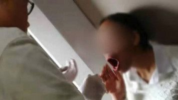 Untungnya ada dokter di kereta yang dia naiki