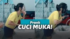 Cewek Cuci Muka