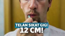 Sikat gigi 12 cm tertelan.