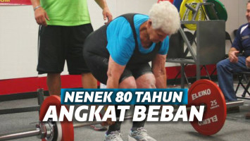 Nenek angkat beban