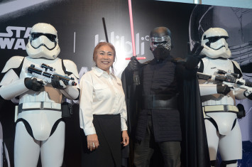 Marvie Samala Rances, SVP of Lifestyle Blibli.com dan ikon Star Wars