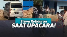 Ketiduran di lapangan sekolah