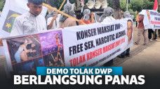 Demo Tolak DWP Panas, Massa Bakar Ban dan Sebut Anies Pengkhianat Umat