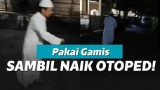 Ayah naik otoped ke masjid