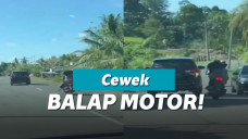 Wanita Aceh lakukan atraksi berbahaya