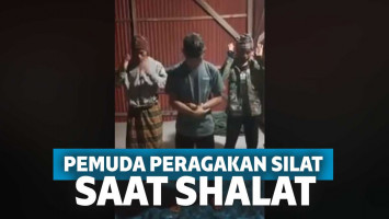 Peragakan silat saat shalat