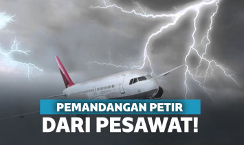 Melihat petir dari cokpit pesawat